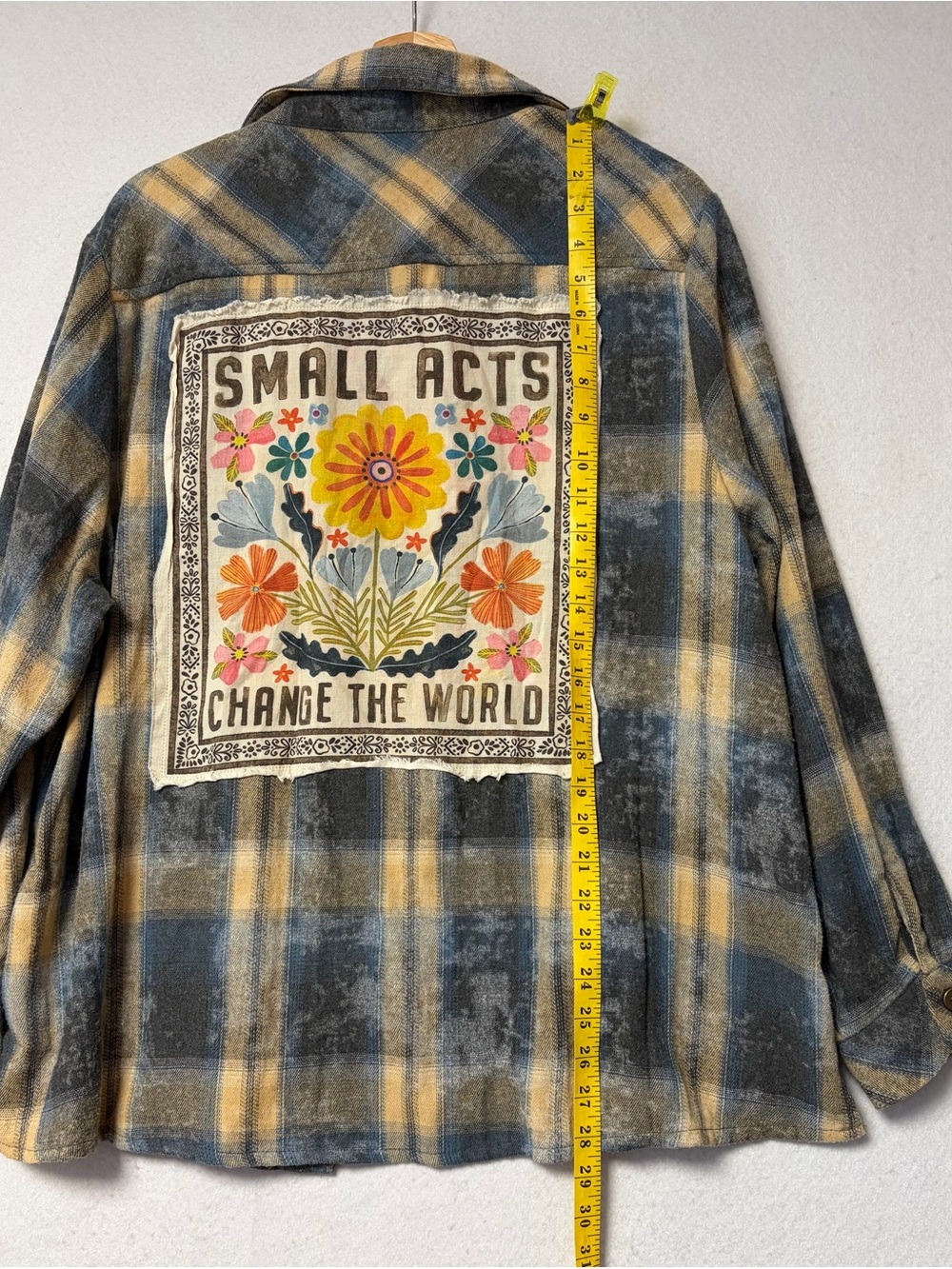 Natural Life Small Acts Change the World Plaid Flannel Shirt Jacket Shacket M - Picture 8 of 9